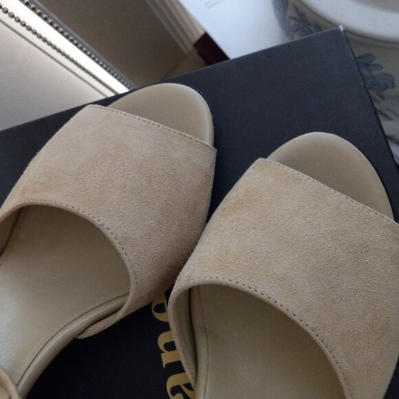 Fabianelli Beige Suede Ankle Strap Block Heel Sandals Sz 38/ 7 -7.5 ITALY - Picture 13 of 16